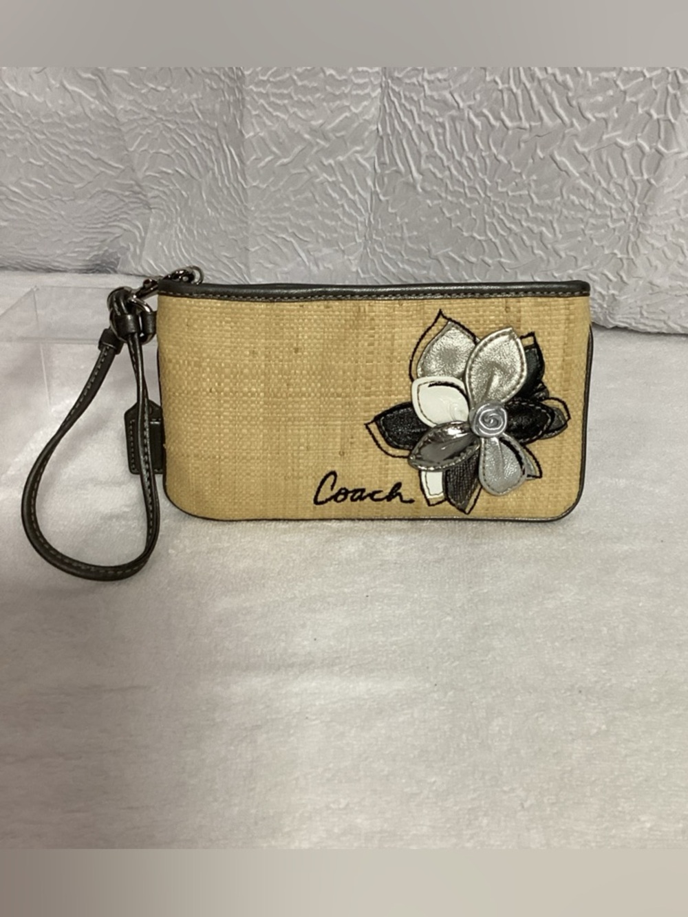 Coach Y2K Hamptons Archive 10th Anniversary Straw Metallic Flower Wristlet - Picture 2 of 12